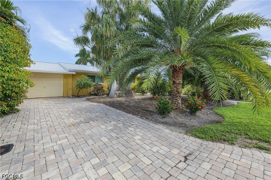 3596 Emerald AVE
