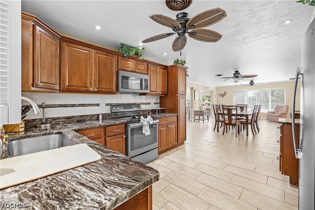 3596 Emerald AVE