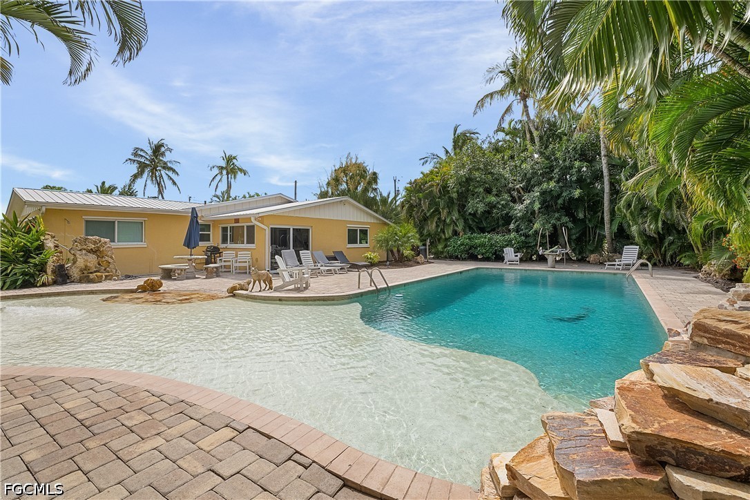 3596 Emerald AVE