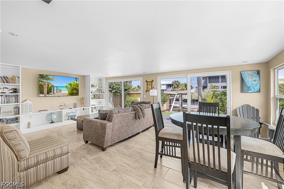 3596 Emerald AVE