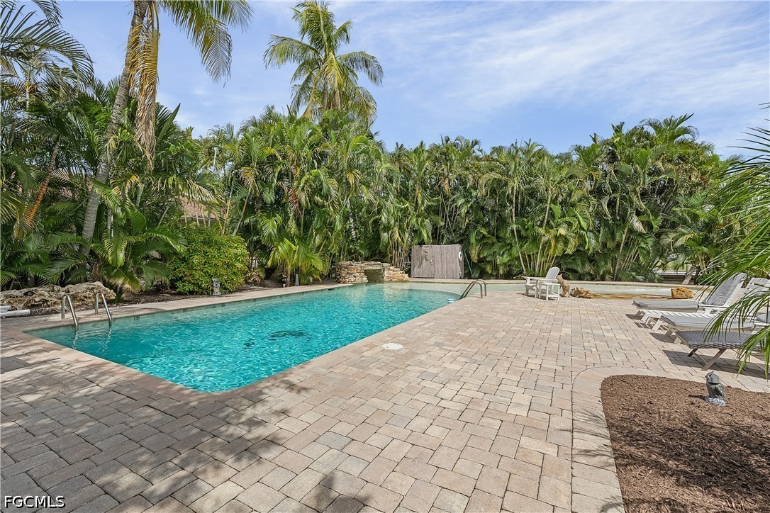 3596 Emerald AVE