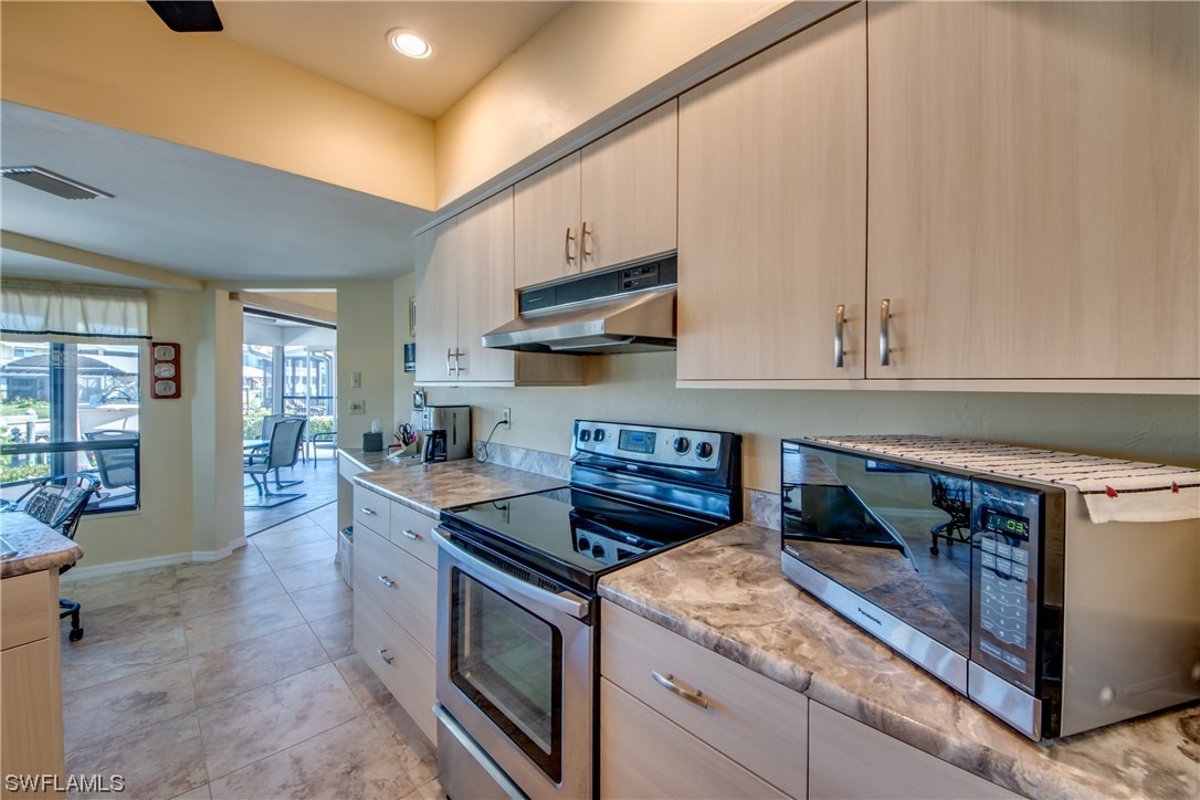 3342 Pinetree DR