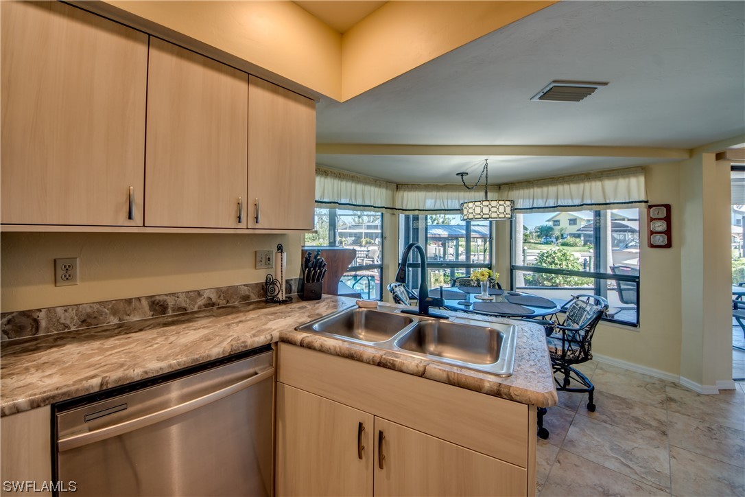 3342 Pinetree DR