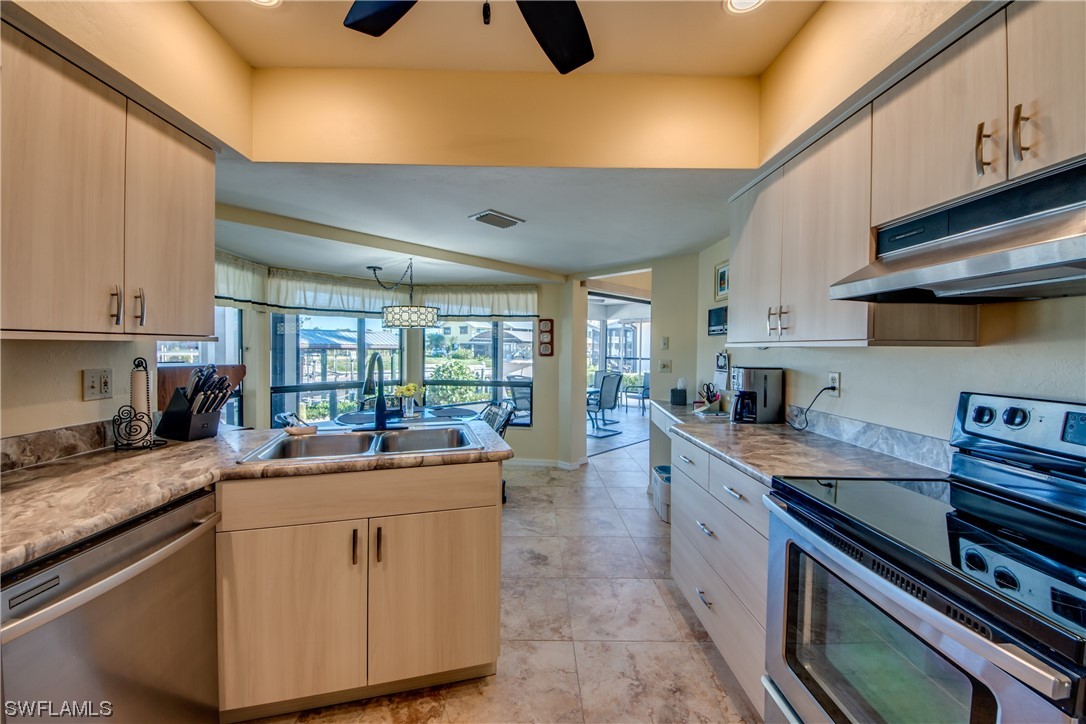 3342 Pinetree DR