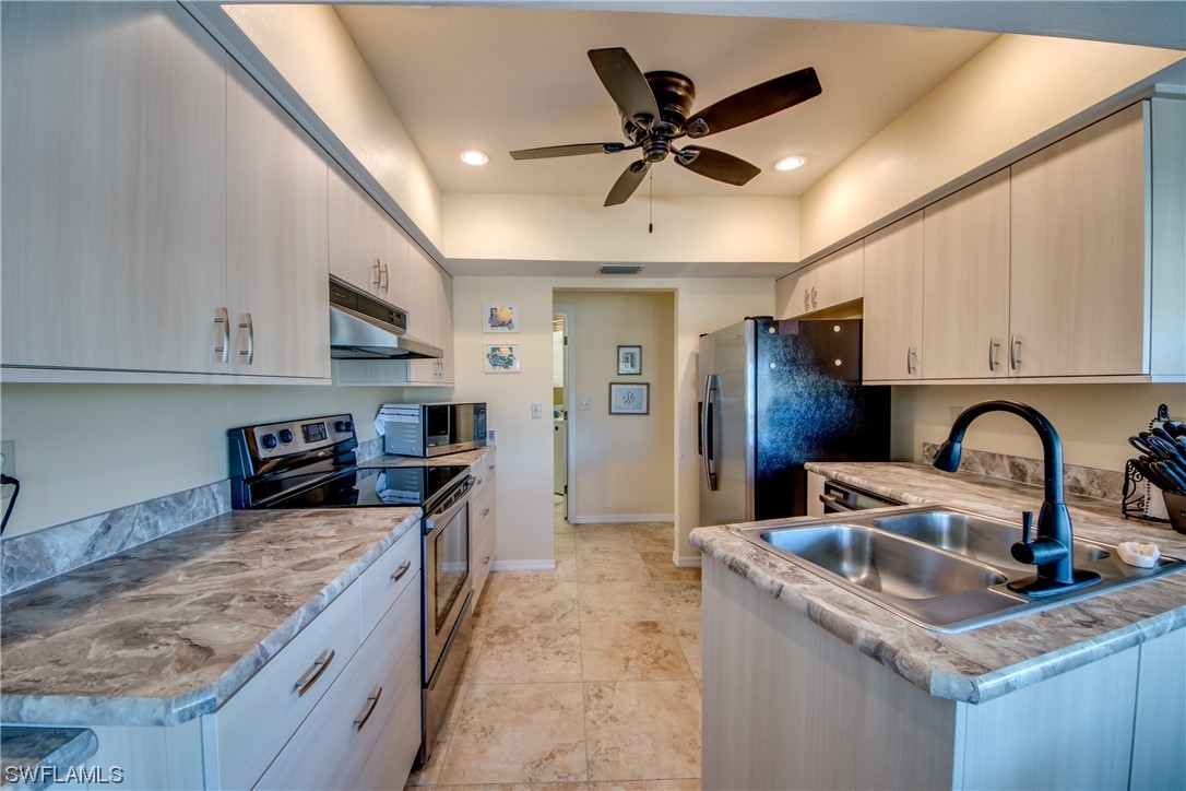 3342 Pinetree DR