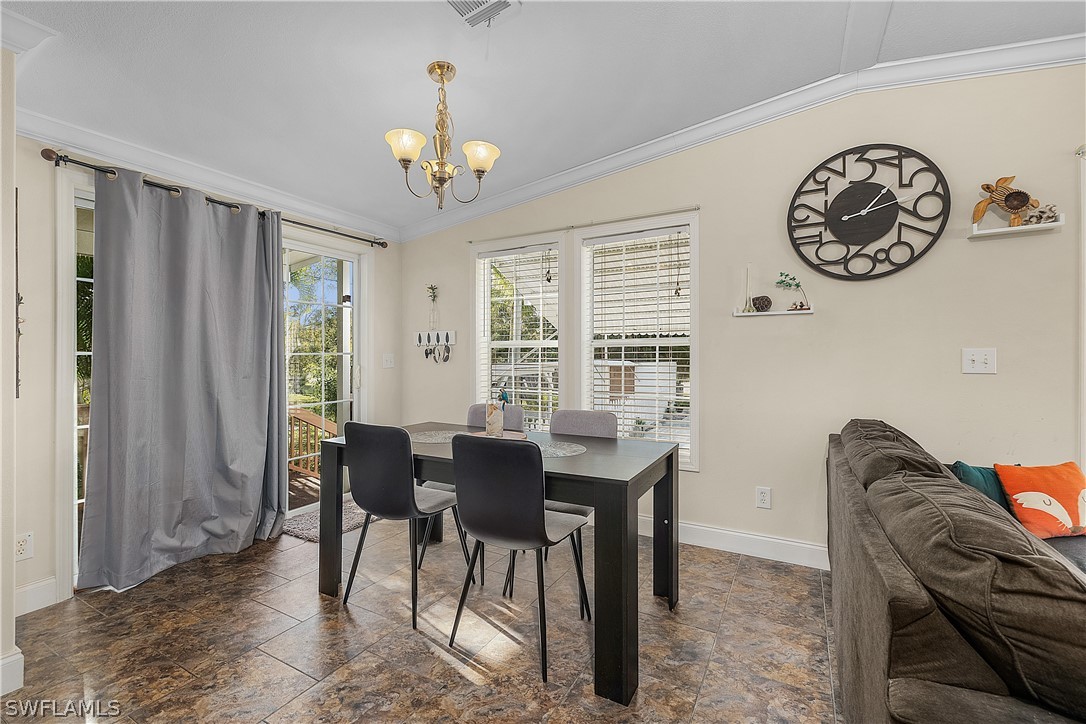 5698 Meadowlark LN