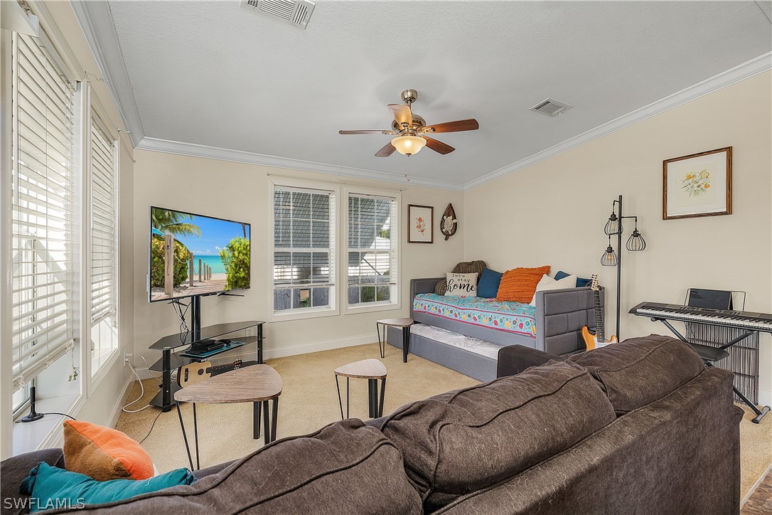 5698 Meadowlark LN