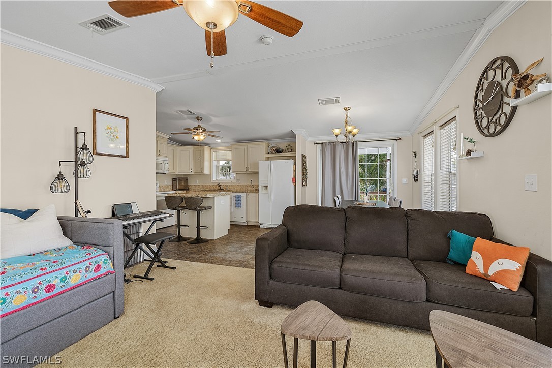 5698 Meadowlark LN