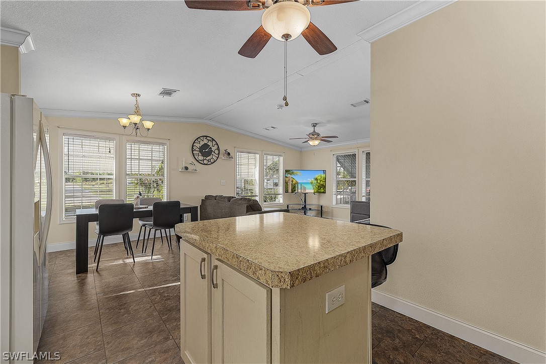 5698 Meadowlark LN
