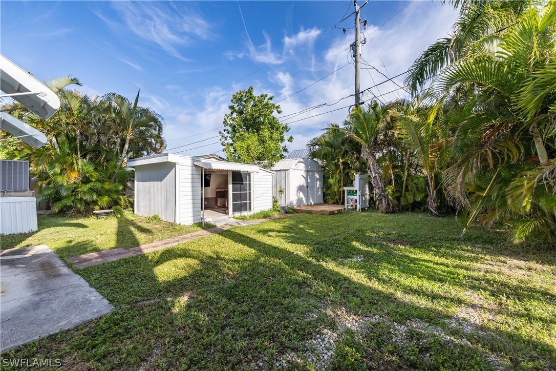 5698 Meadowlark LN