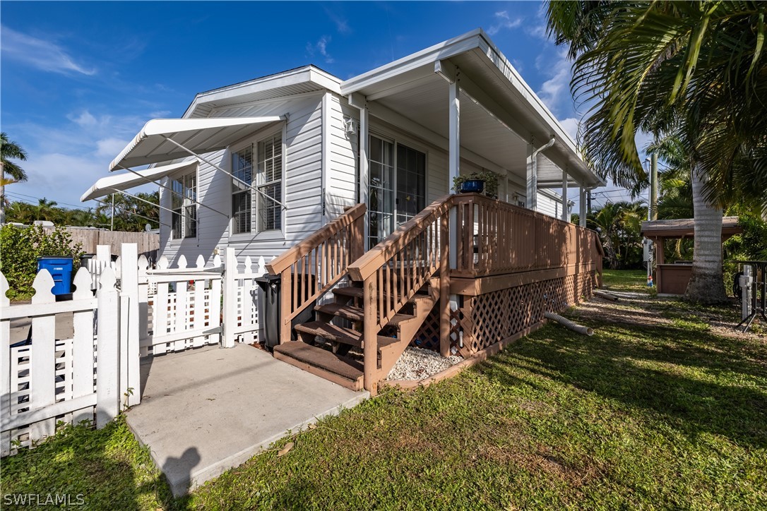 5698 Meadowlark LN
