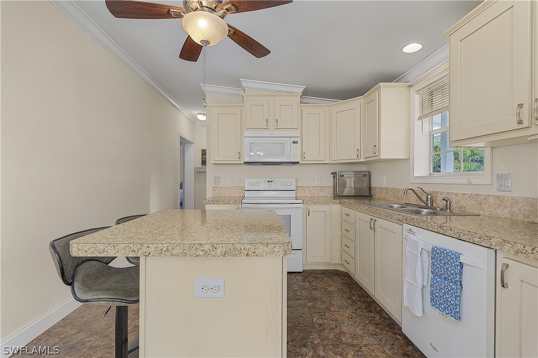 5698 Meadowlark LN