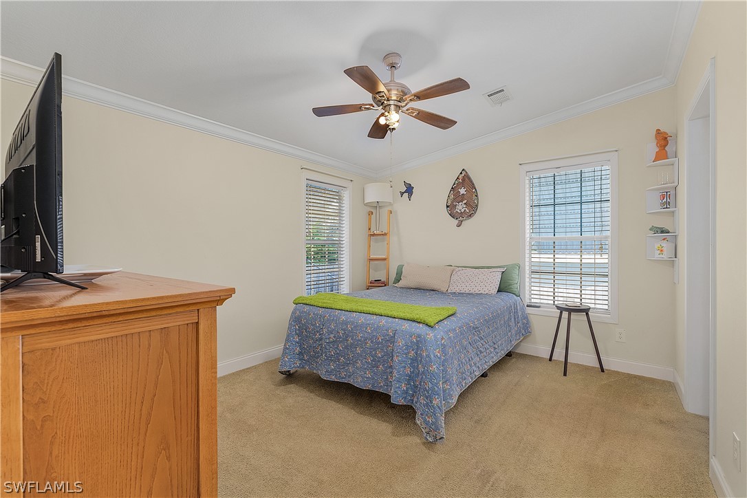 5698 Meadowlark LN