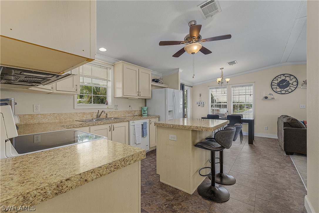 5698 Meadowlark LN