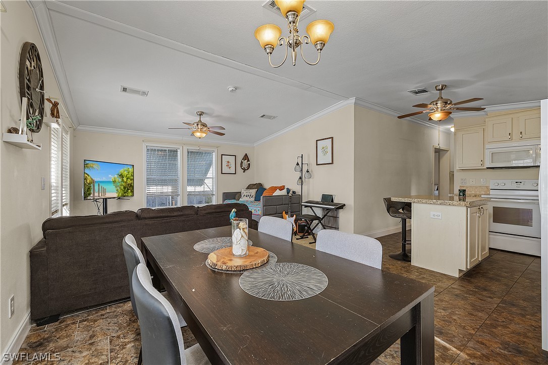 5698 Meadowlark LN
