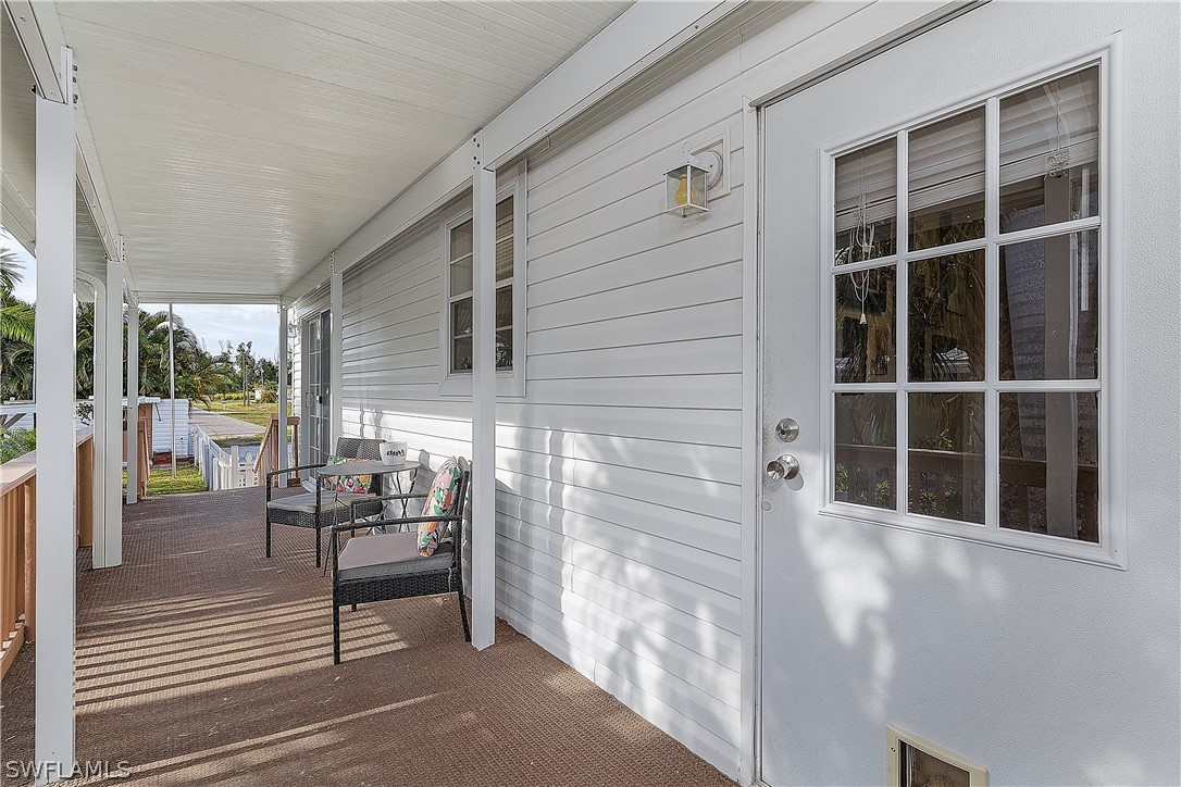 5698 Meadowlark LN