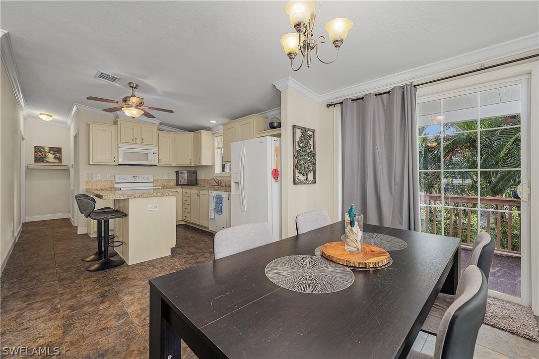 5698 Meadowlark LN