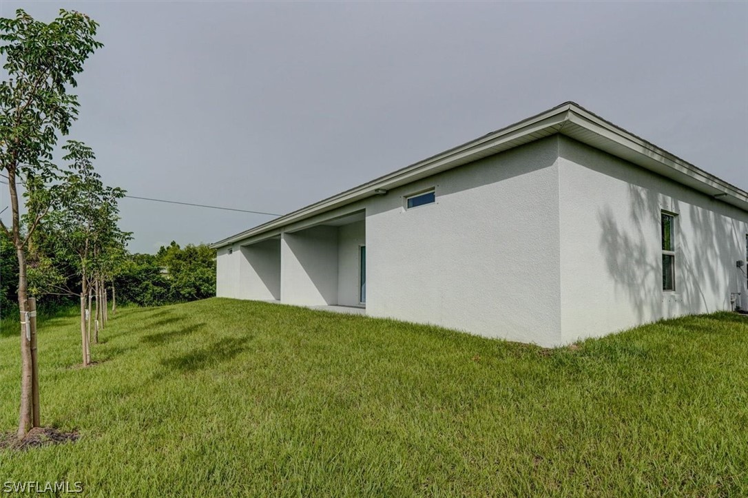 2421-2423 Mae AVE S