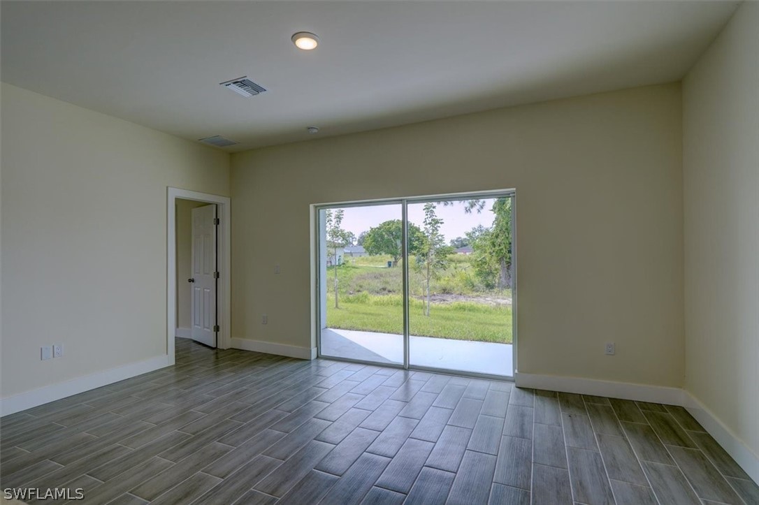 2421-2423 Mae AVE S