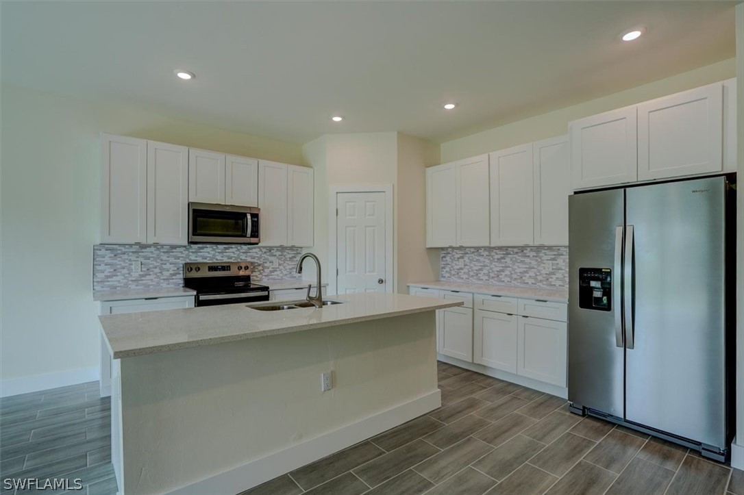 2421-2423 Mae AVE S