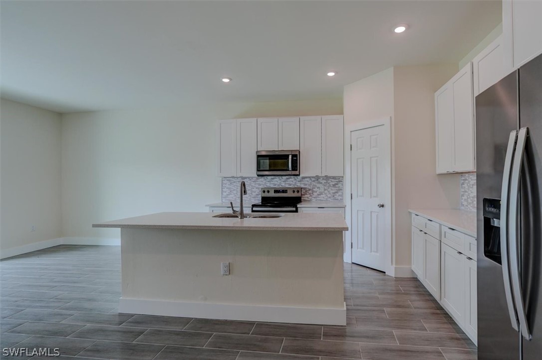 2421-2423 Mae AVE S