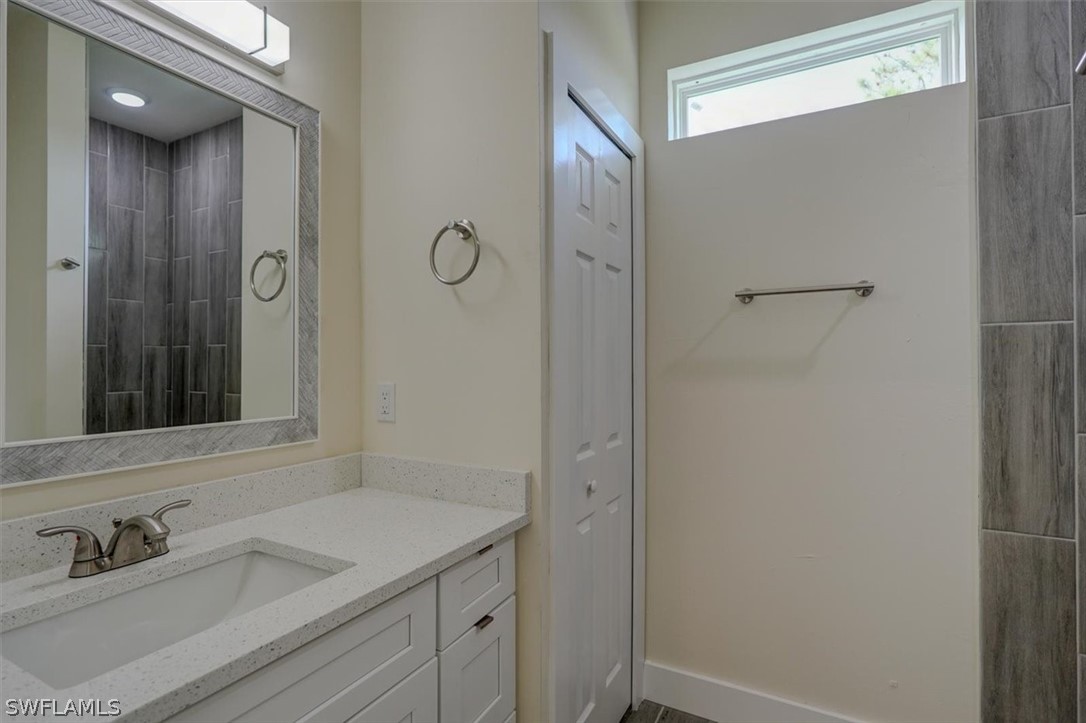2421-2423 Mae AVE S