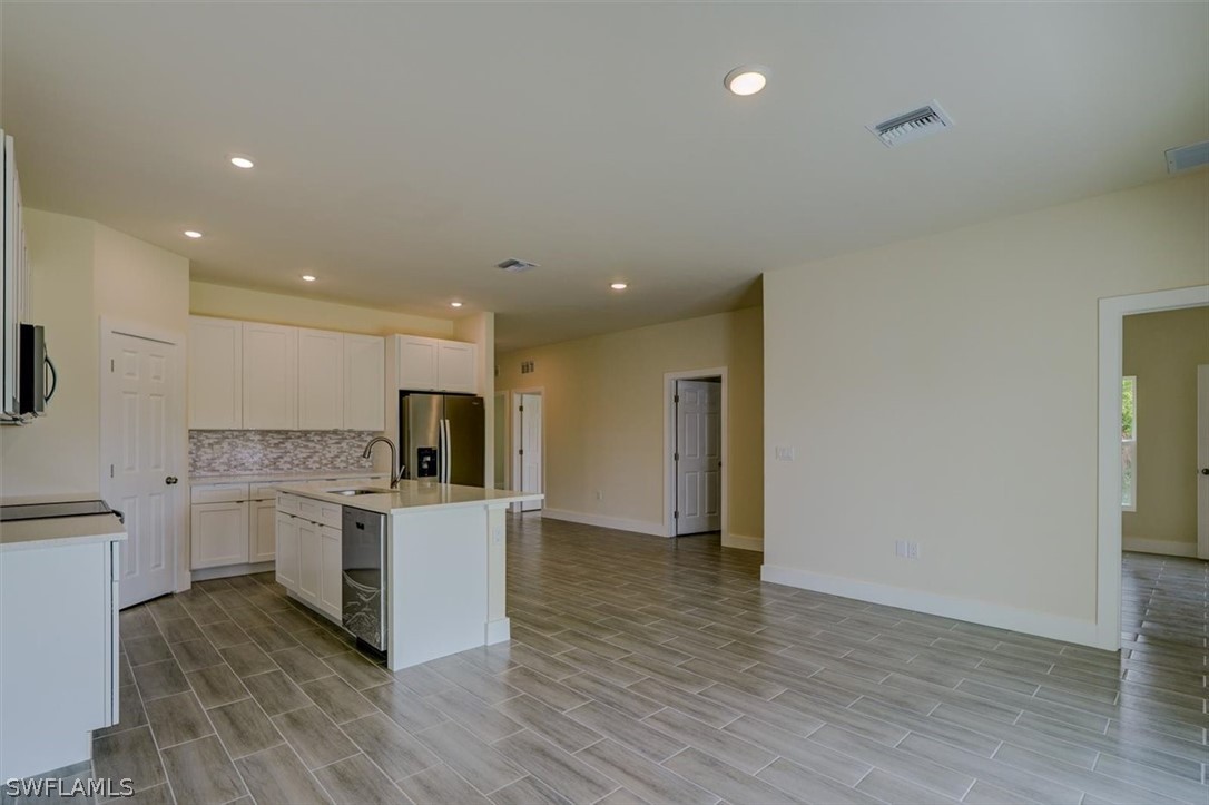 2421-2423 Mae AVE S