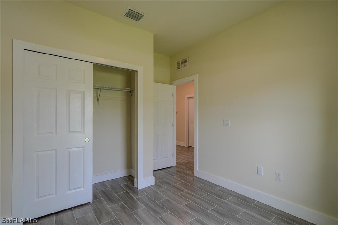 2421-2423 Mae AVE S