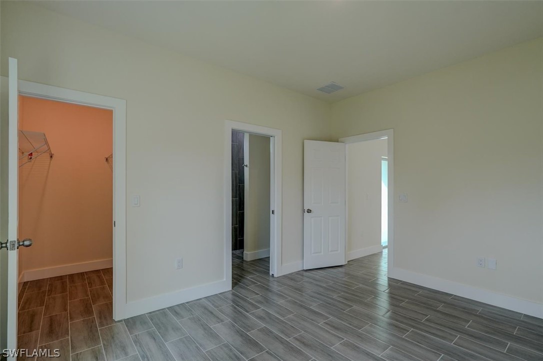2421-2423 Mae AVE S