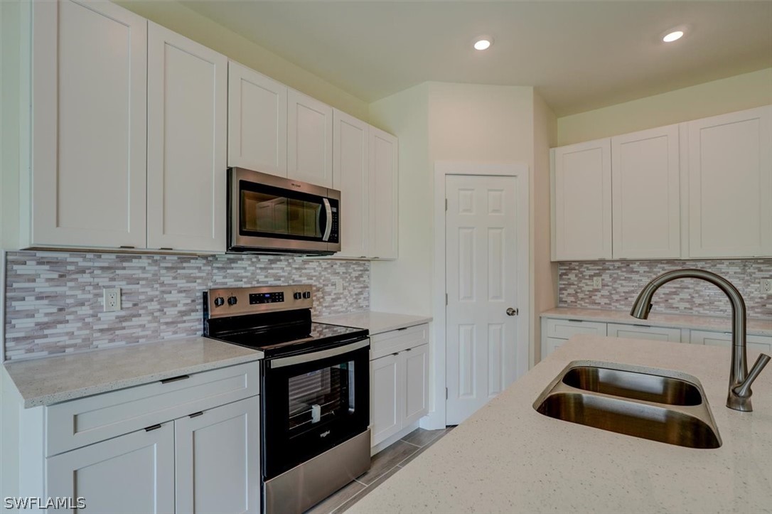 2421-2423 Mae AVE S