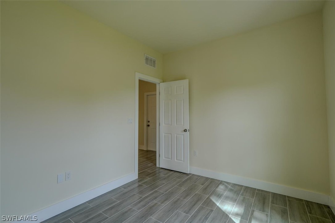 2421-2423 Mae AVE S