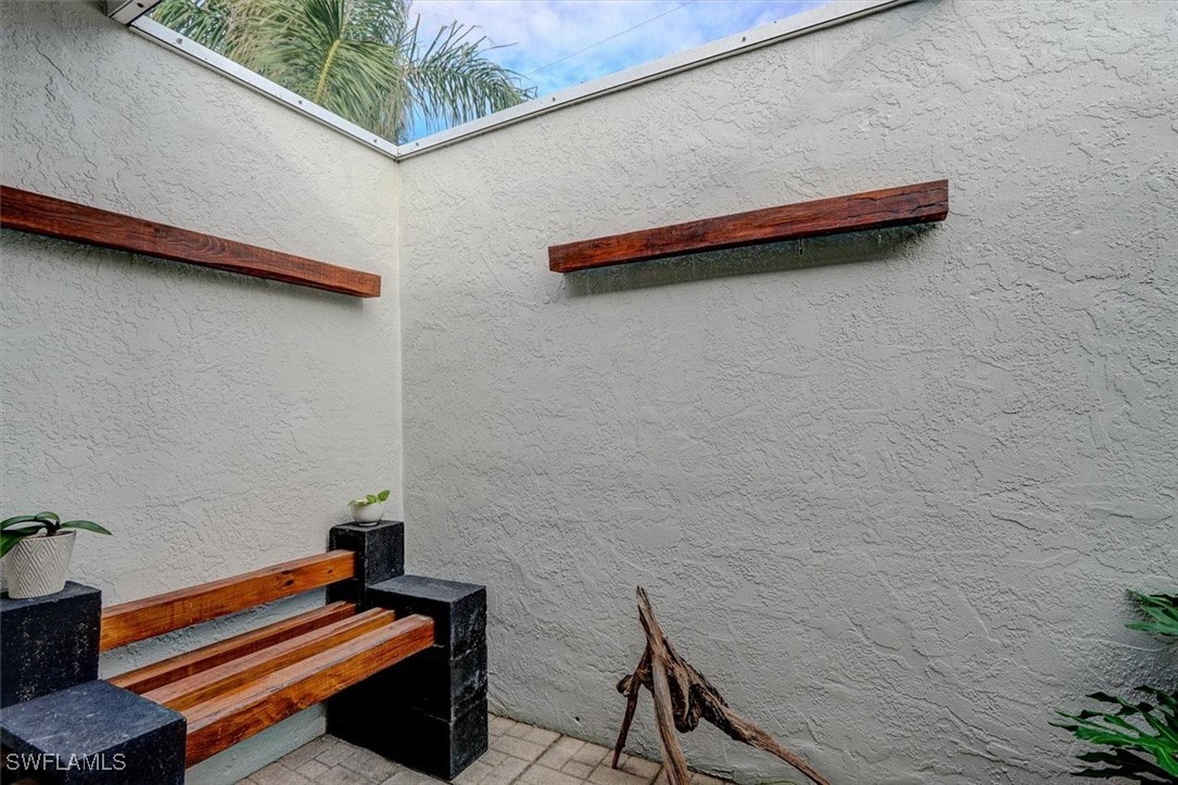 1246 NW 18th ST