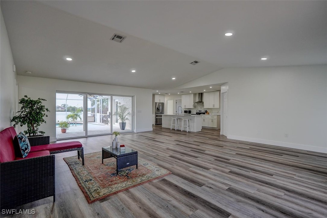 1246 NW 18th ST