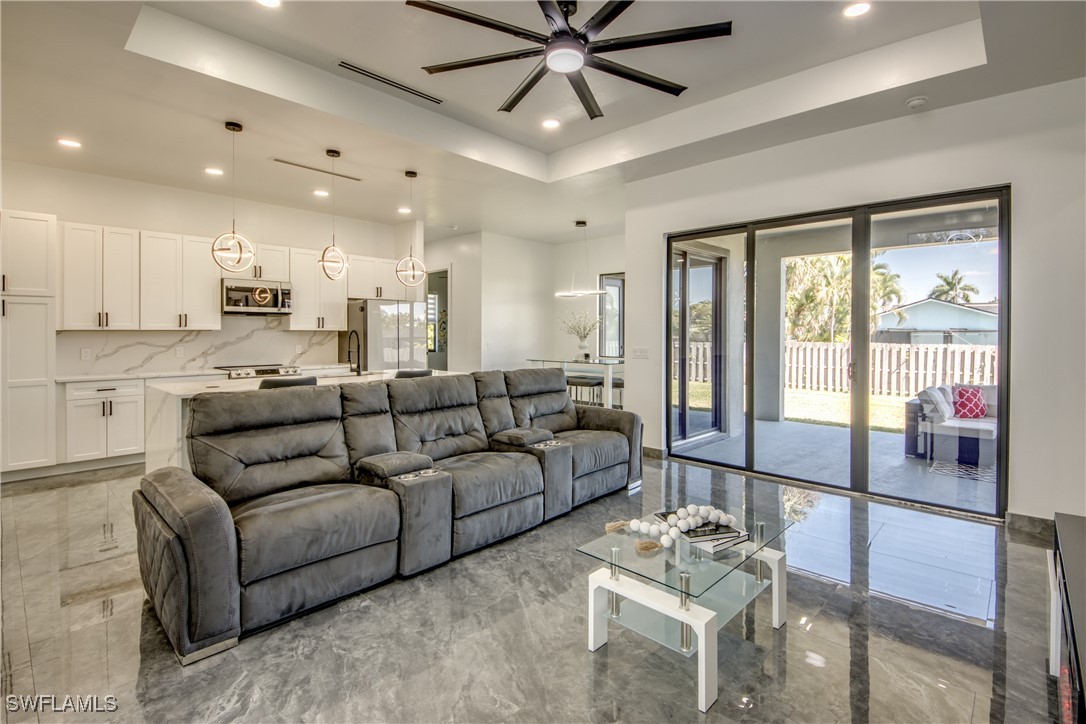2121 Coral Point DR