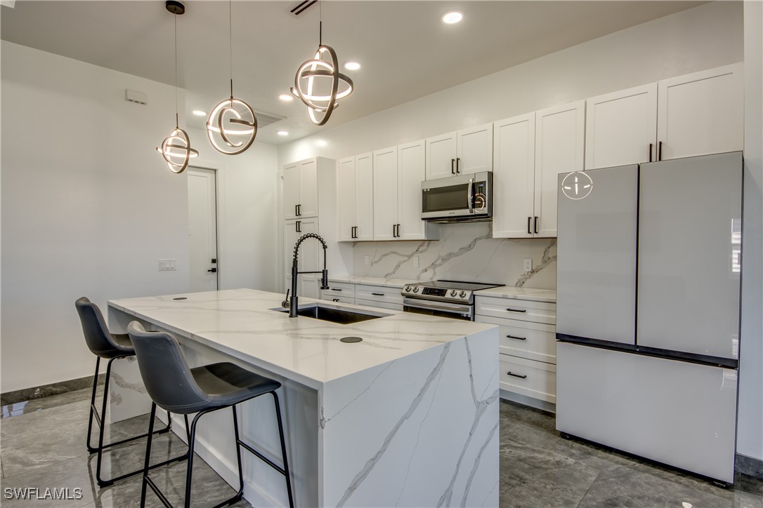 2121 Coral Point DR