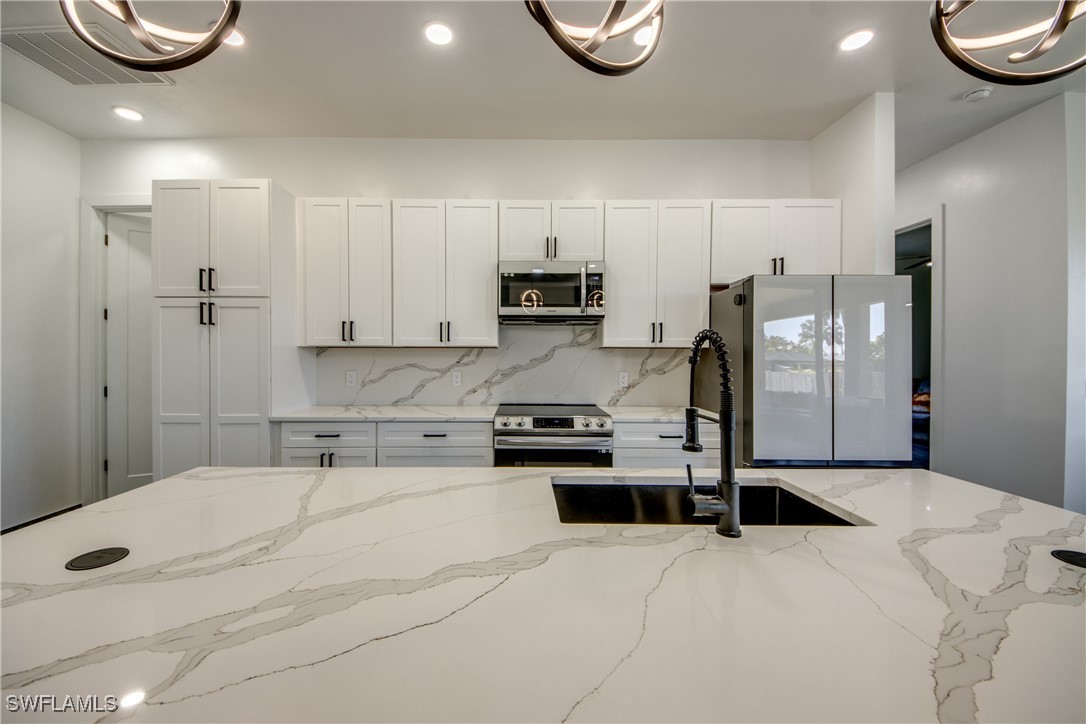 2121 Coral Point DR