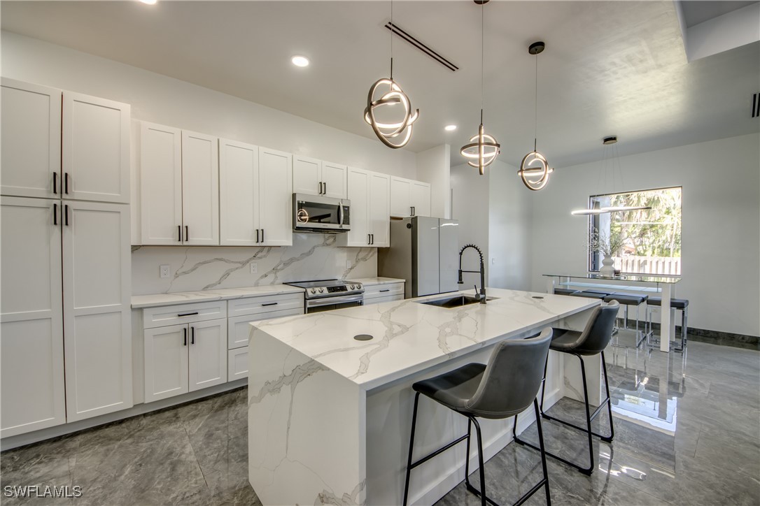 2121 Coral Point DR