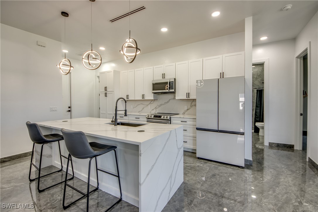 2121 Coral Point DR