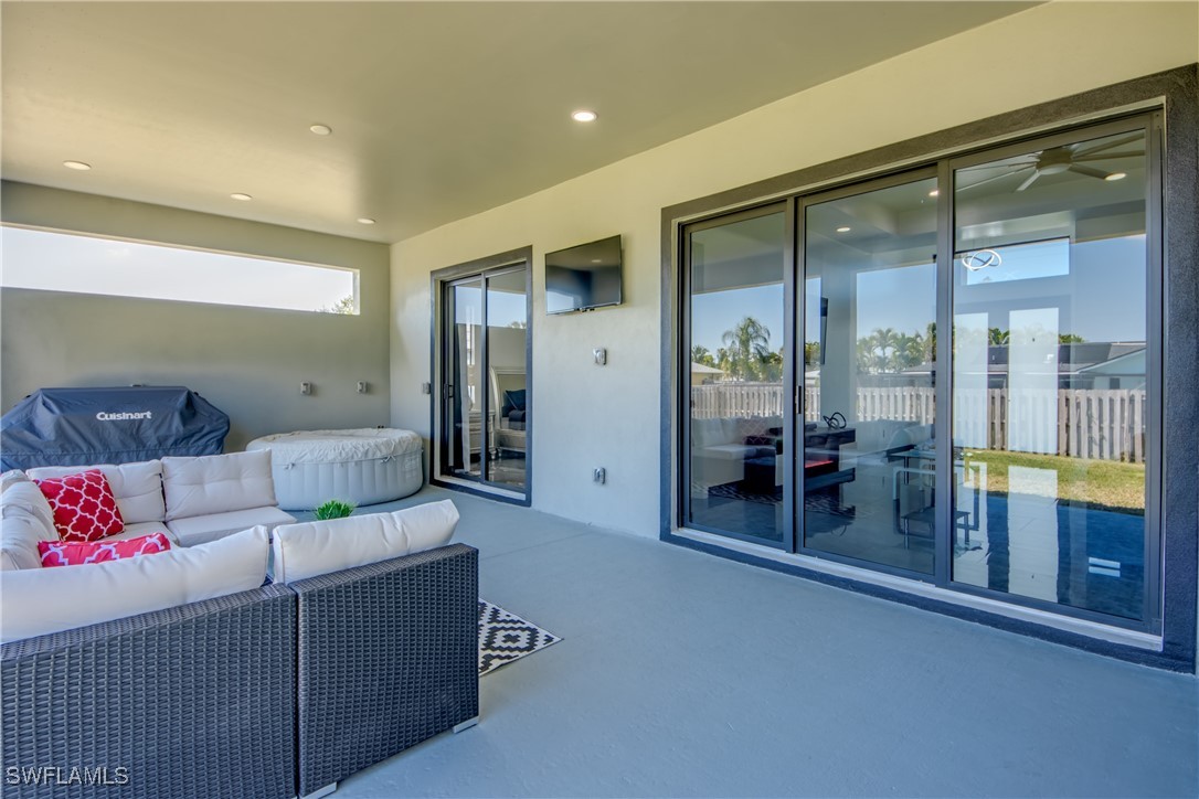 2121 Coral Point DR