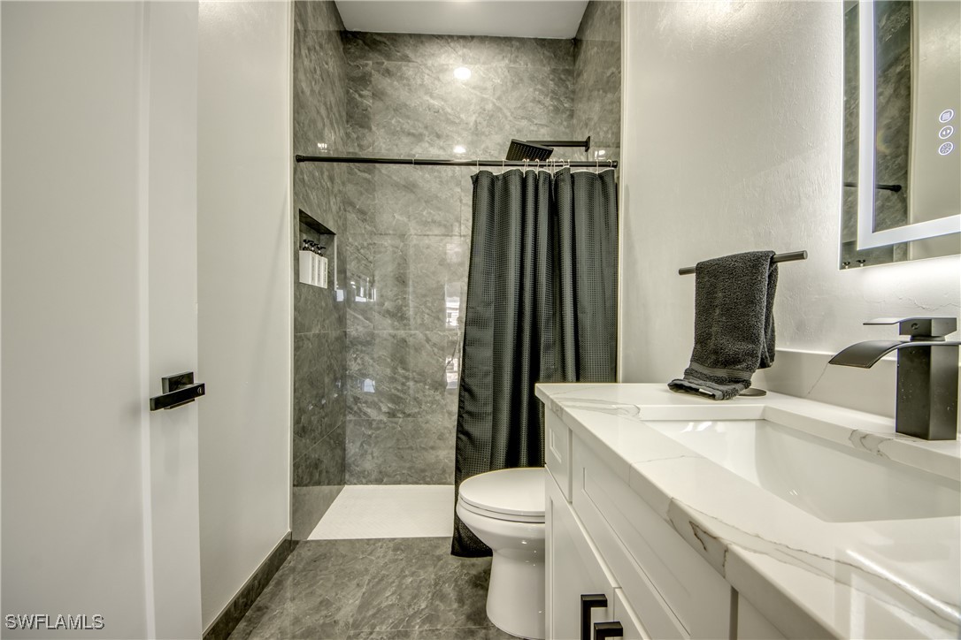 2121 Coral Point DR