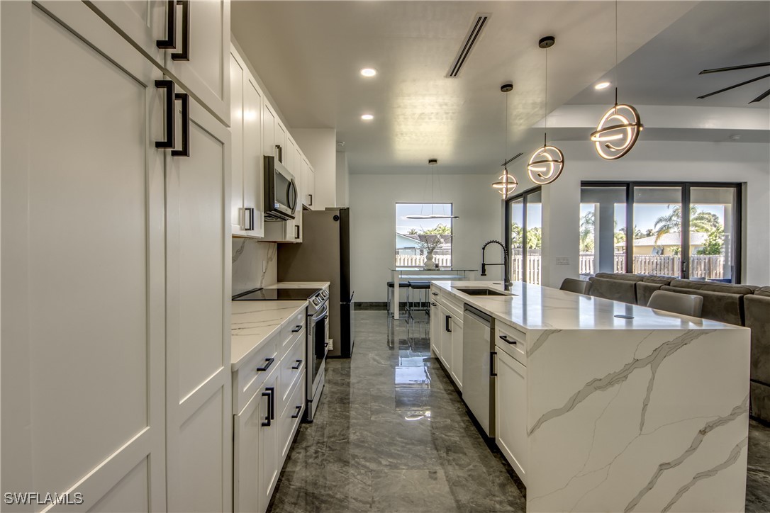 2121 Coral Point DR