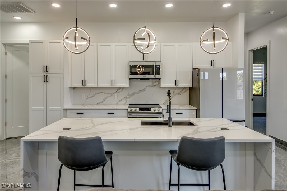2121 Coral Point DR