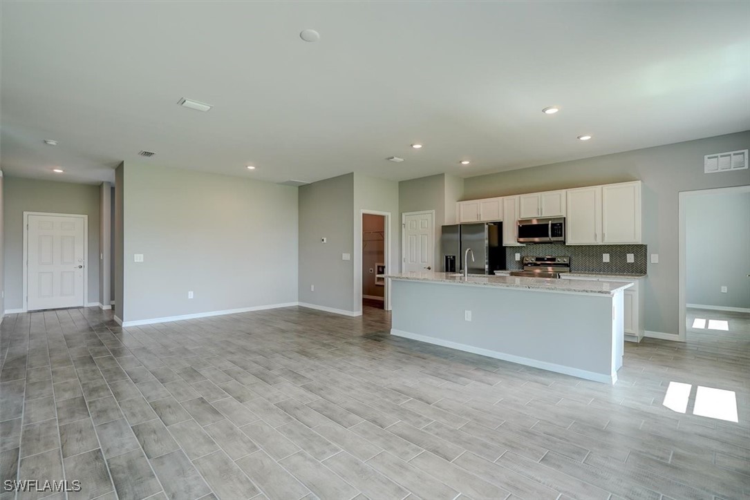 2216 NW 6th ST