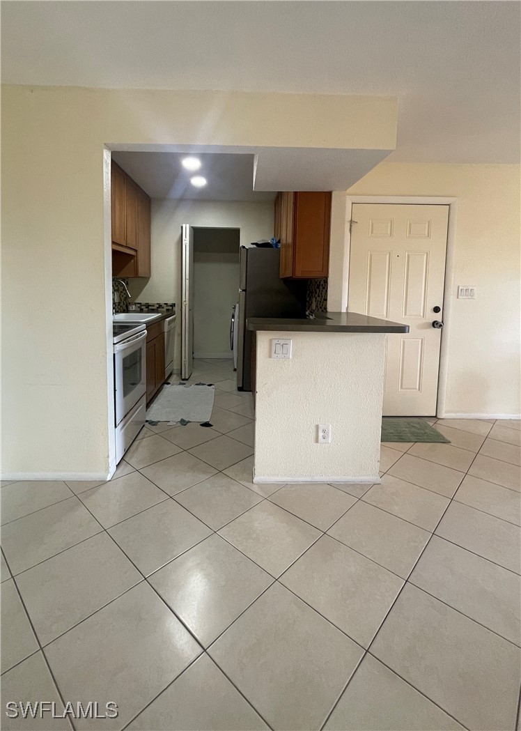 2845 Winkler AVE 324