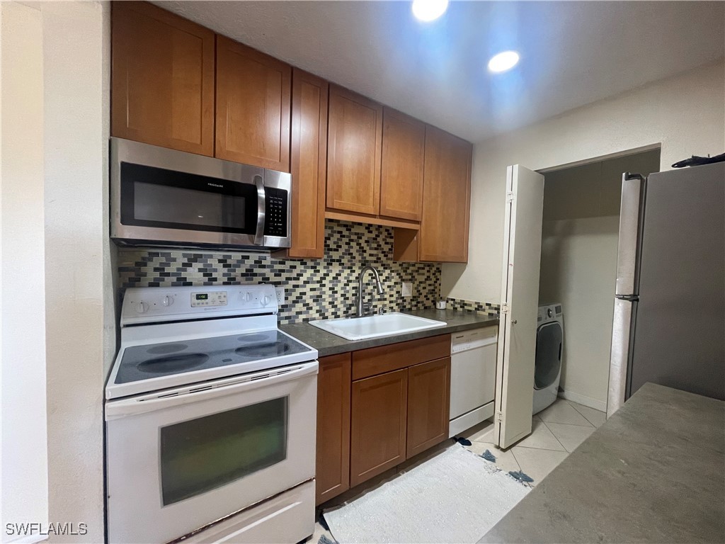 2845 Winkler AVE 324