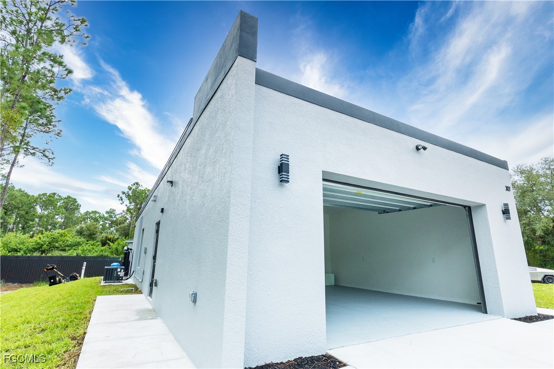307 W 9th ST