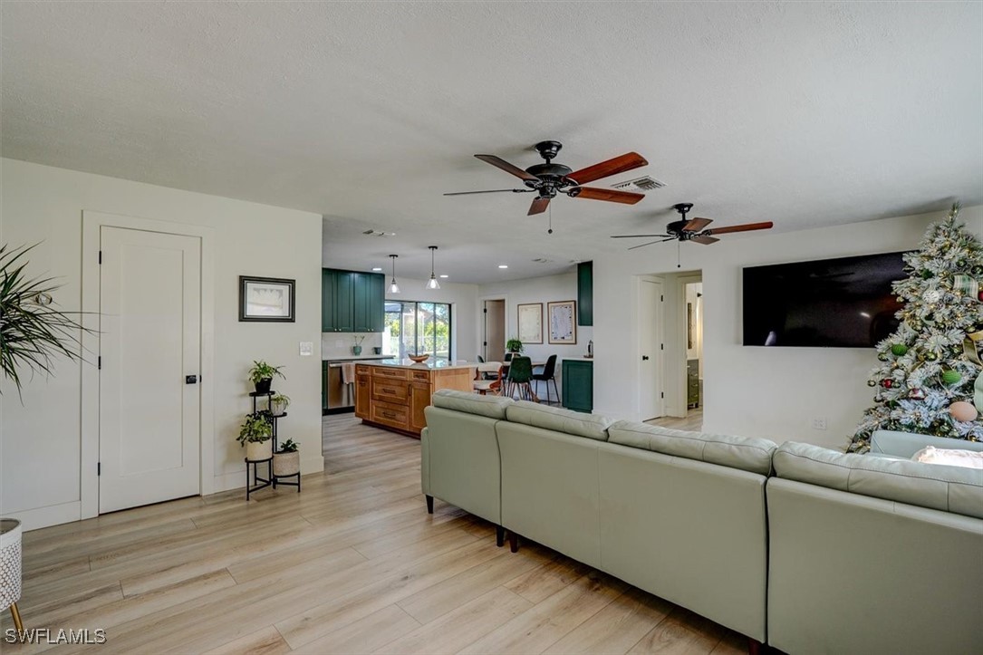 305 SE 14th TER
