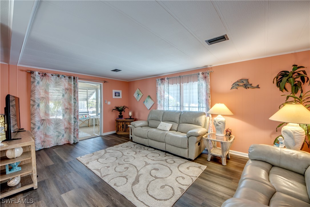 4974 Porky LN
