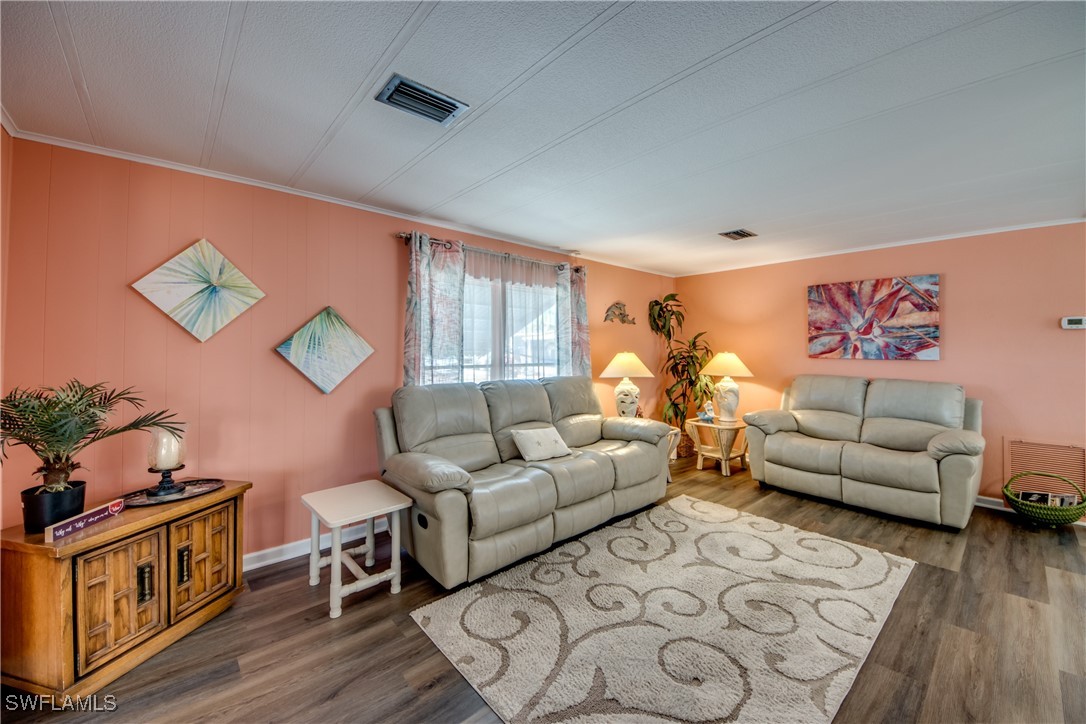 4974 Porky LN