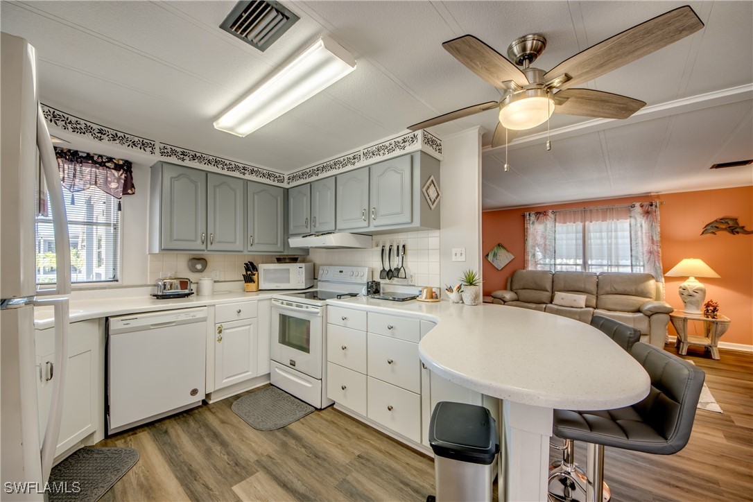 4974 Porky LN